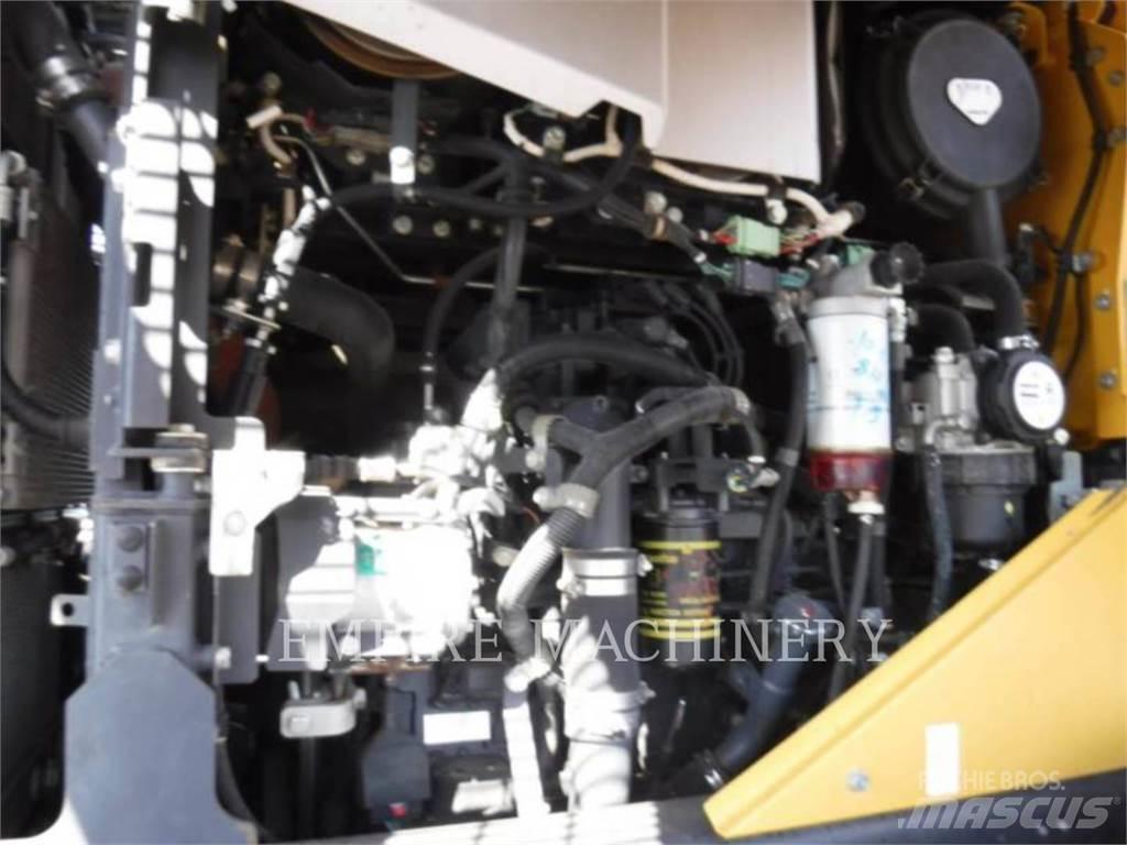 Komatsu WA270-8 Колесни товарачи