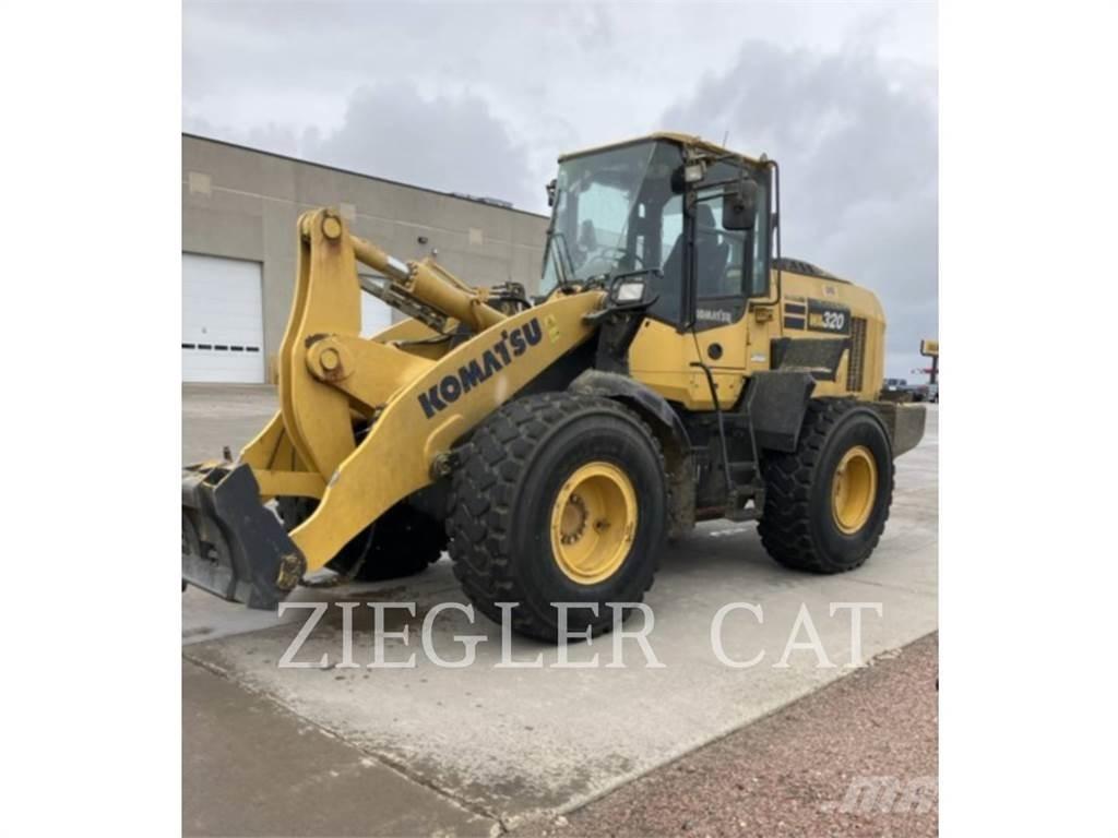 Komatsu WA320 Колесни товарачи