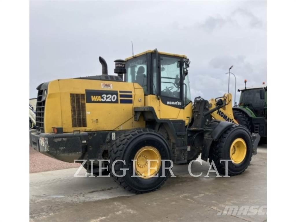 Komatsu WA320 Колесни товарачи