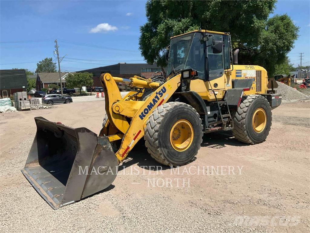 Komatsu WA320-7 Колесни товарачи