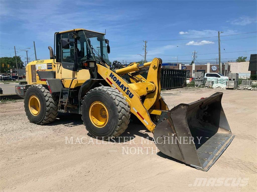 Komatsu WA320-7 Колесни товарачи