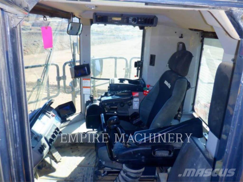 Komatsu WA900-8 Колесни товарачи