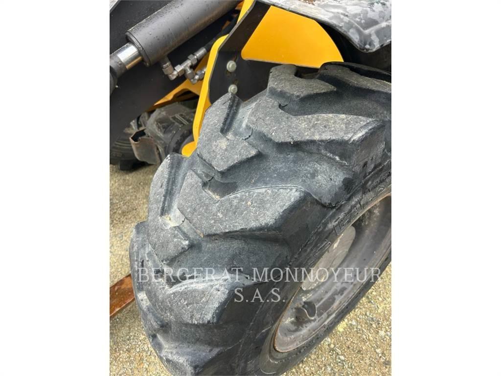 Mecalac AX850 Колесни товарачи