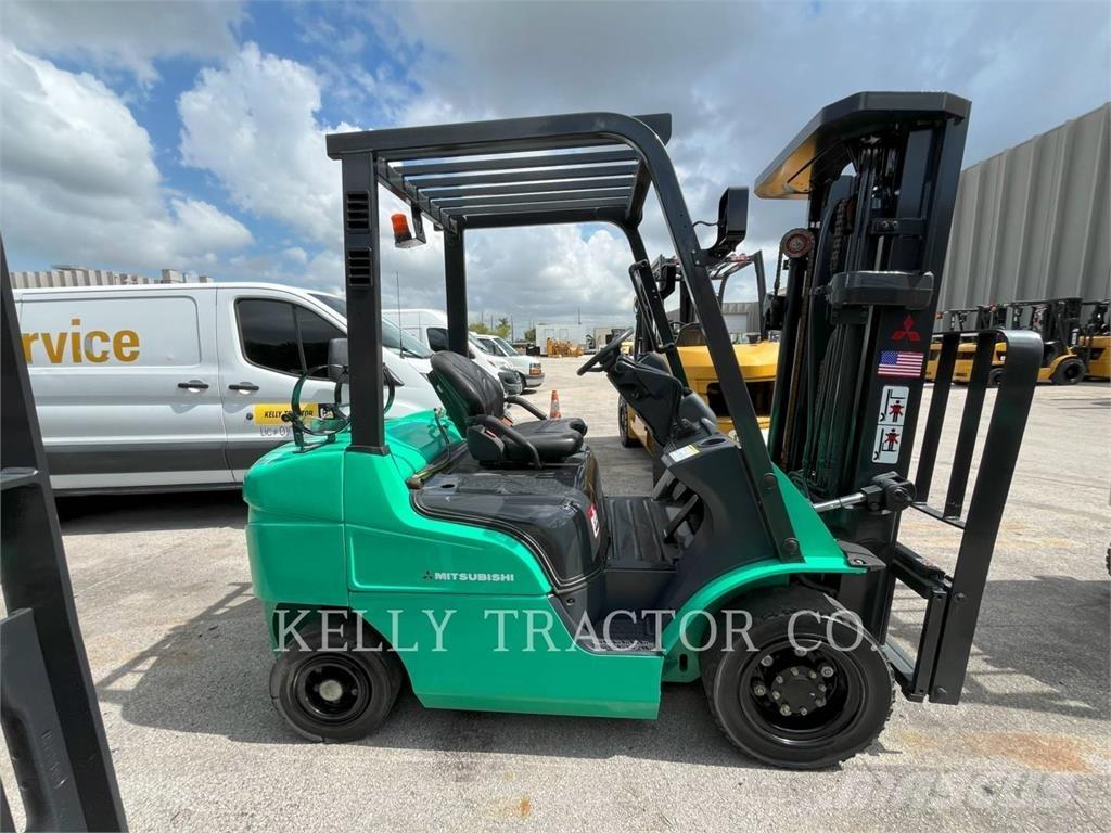 Mitsubishi MITFG25N Камиони с АГУ