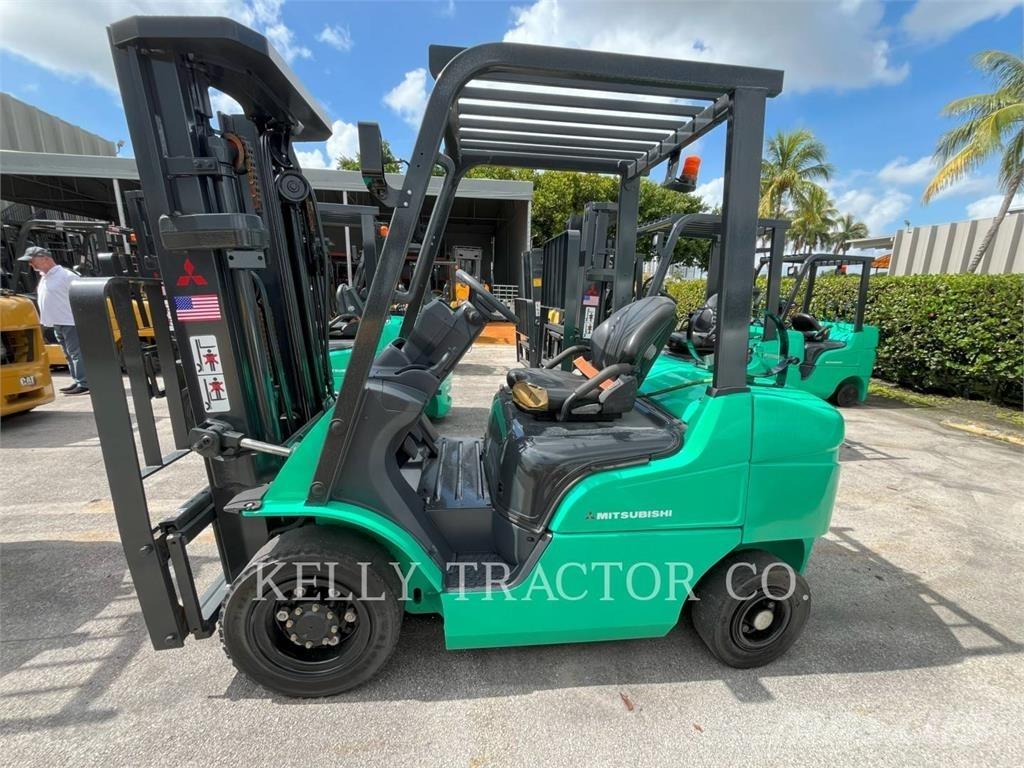 Mitsubishi MITFG25N Камиони с АГУ