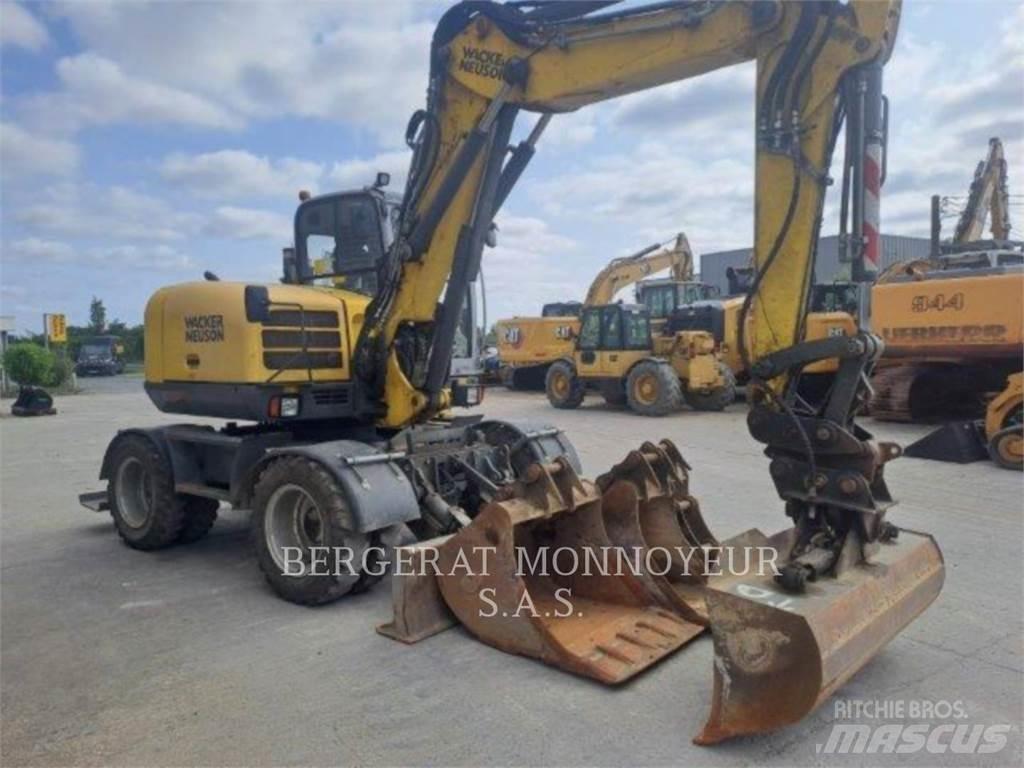 Neuson EW100 Колесни екскаватори