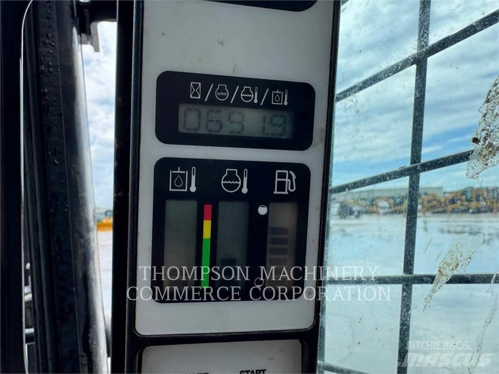 New Holland C237 Верижен товарач