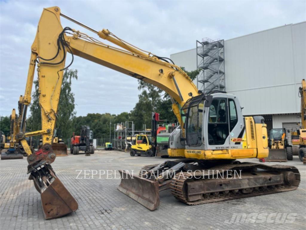 New Holland E235 Верижен екскаватор