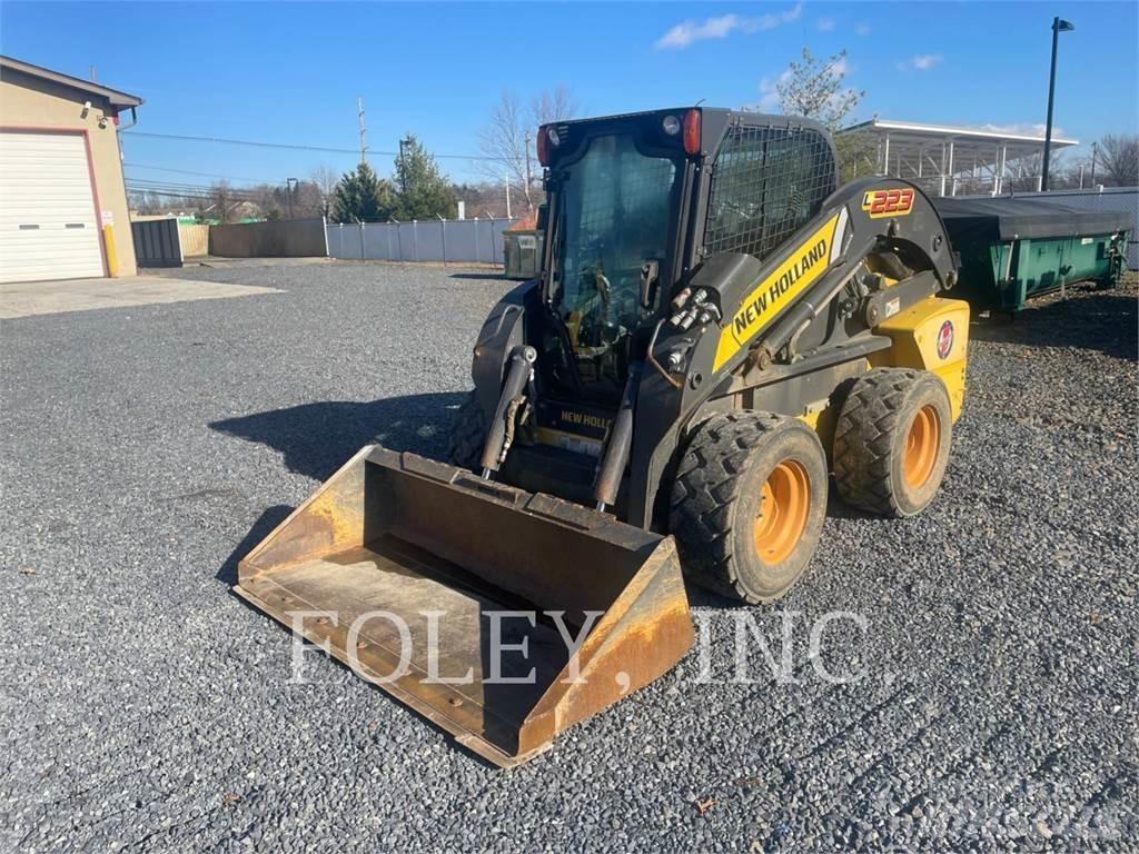 New Holland L223 Мини товарачи
