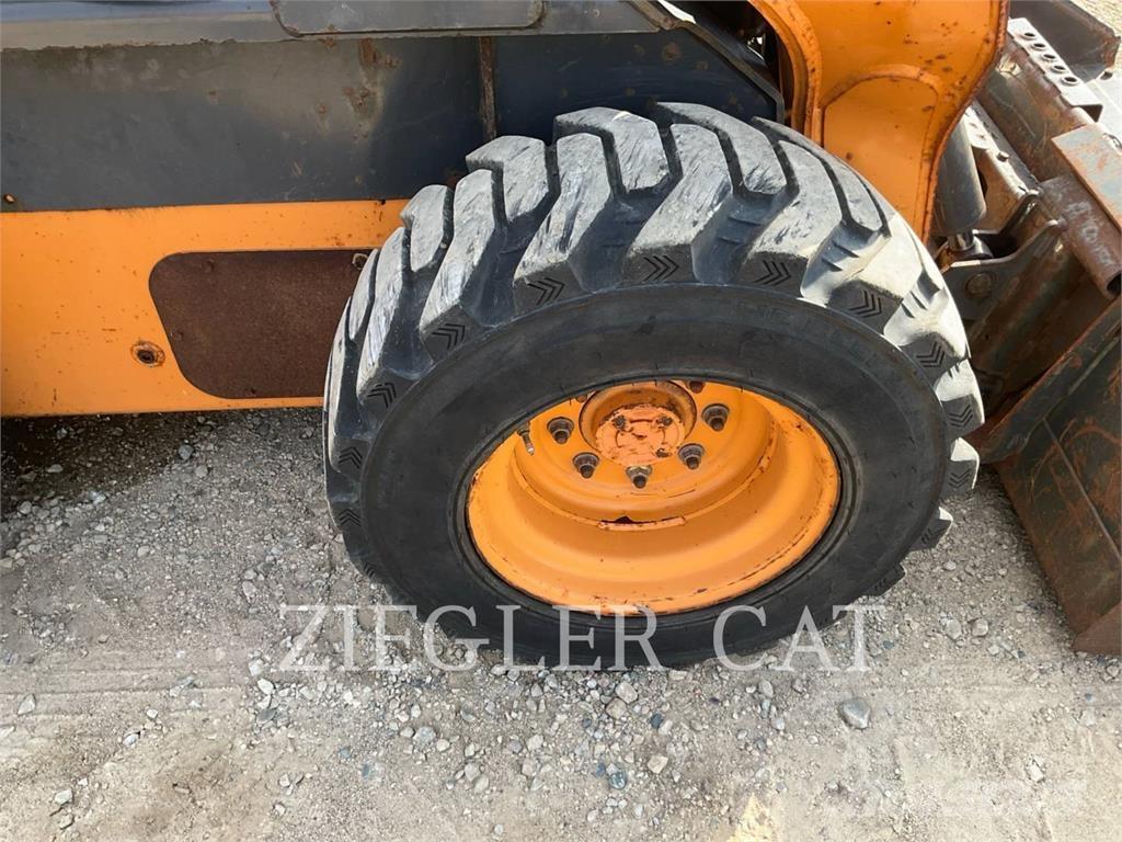 New Holland SV250 Мини товарачи
