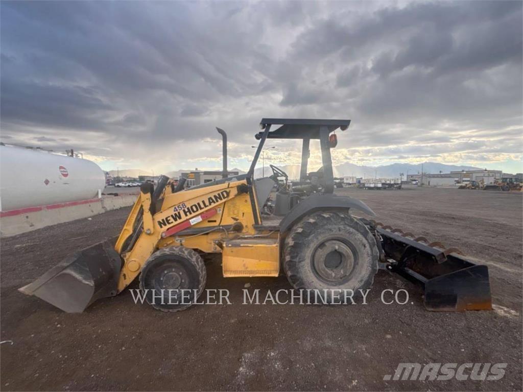 New Holland U80C IL Товарач със заден ексватор
