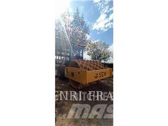 SEM MACHINERY 510 Уплътнители за почва
