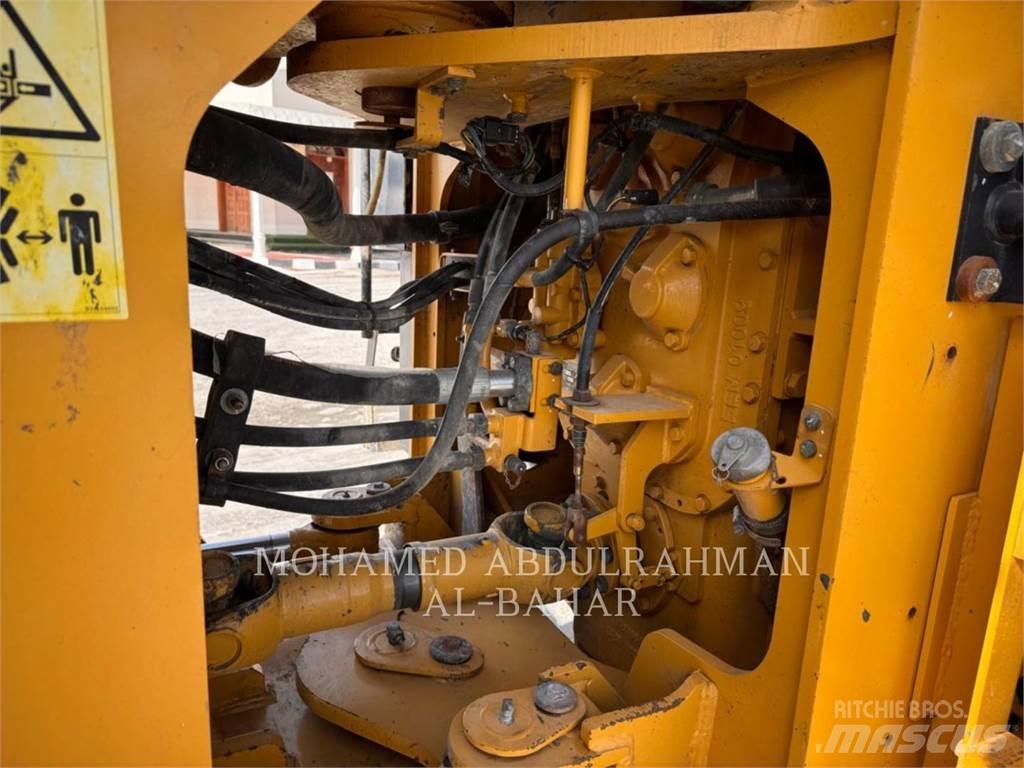 SEM MACHINERY SEM660D Колесни товарачи