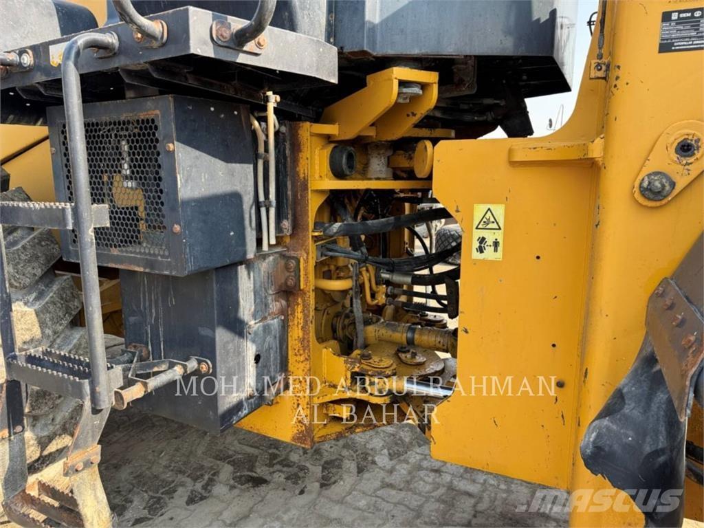 SEM MACHINERY SEM660D Колесни товарачи