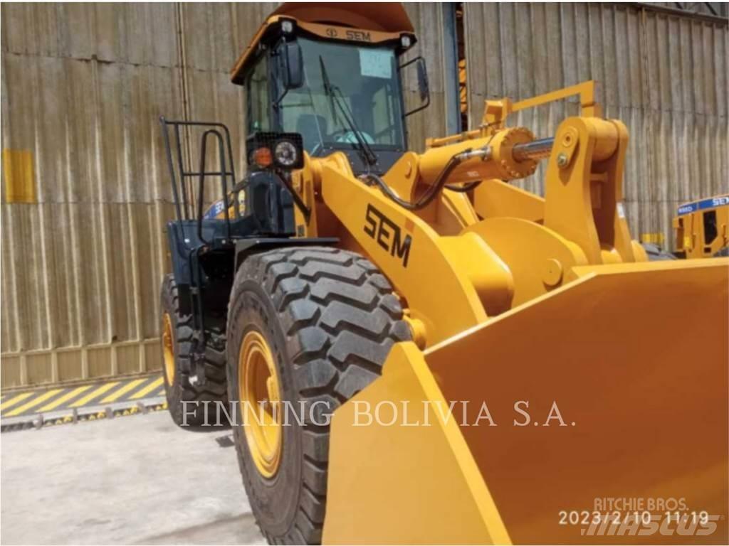 SEM MACHINERY SEM668D Колесни товарачи