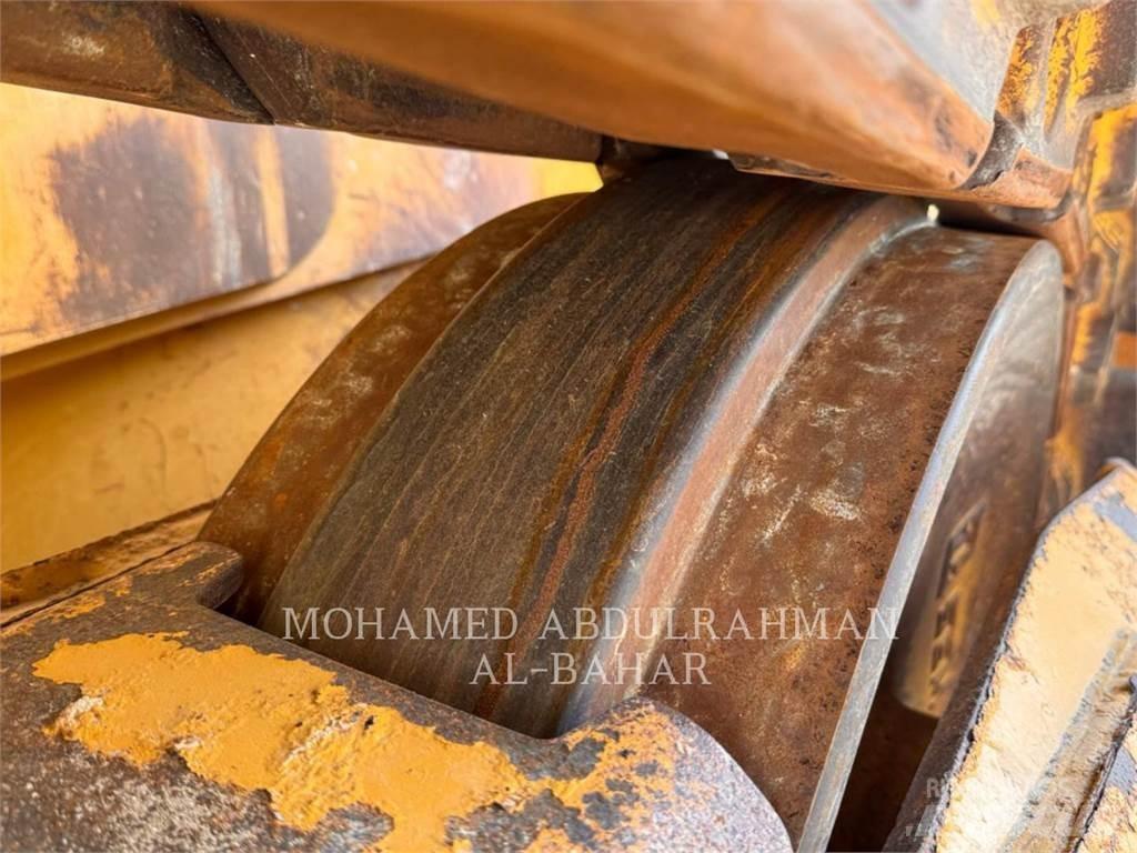 SEM MACHINERY SEM832 Верижни булдозери
