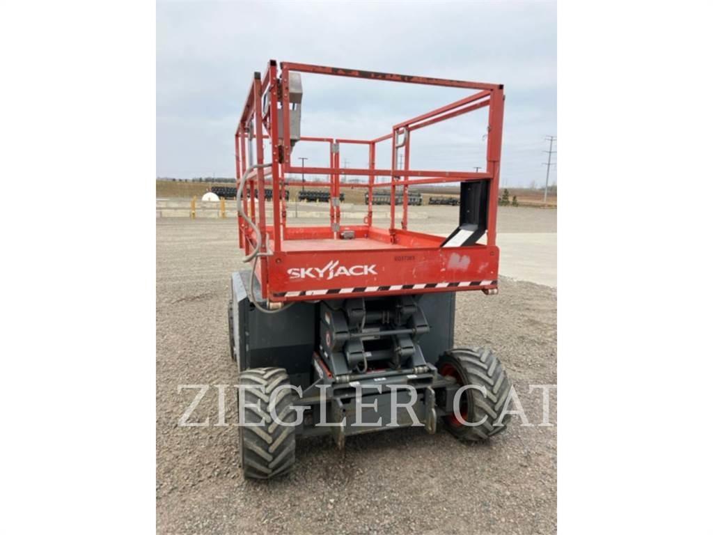 Skyjack SJ6826RT Ножични работни платформи