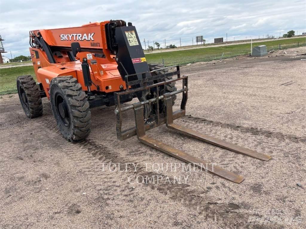 SkyTrak 8042O Телескопични товарачи