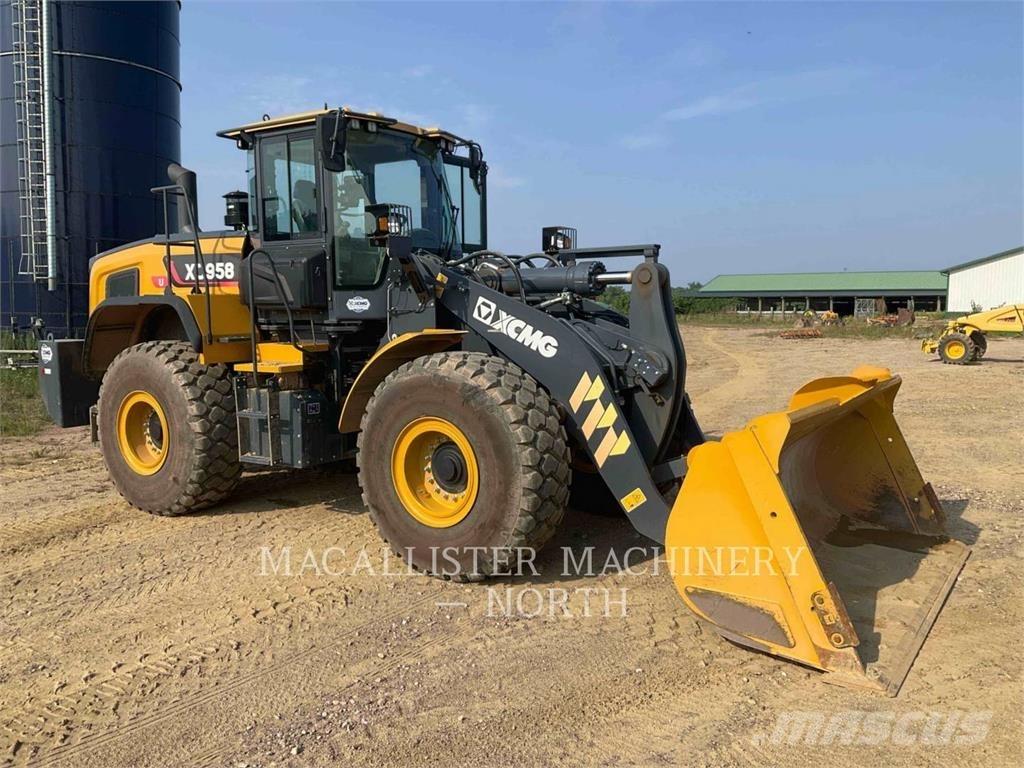 XCMG XC958U Колесни товарачи