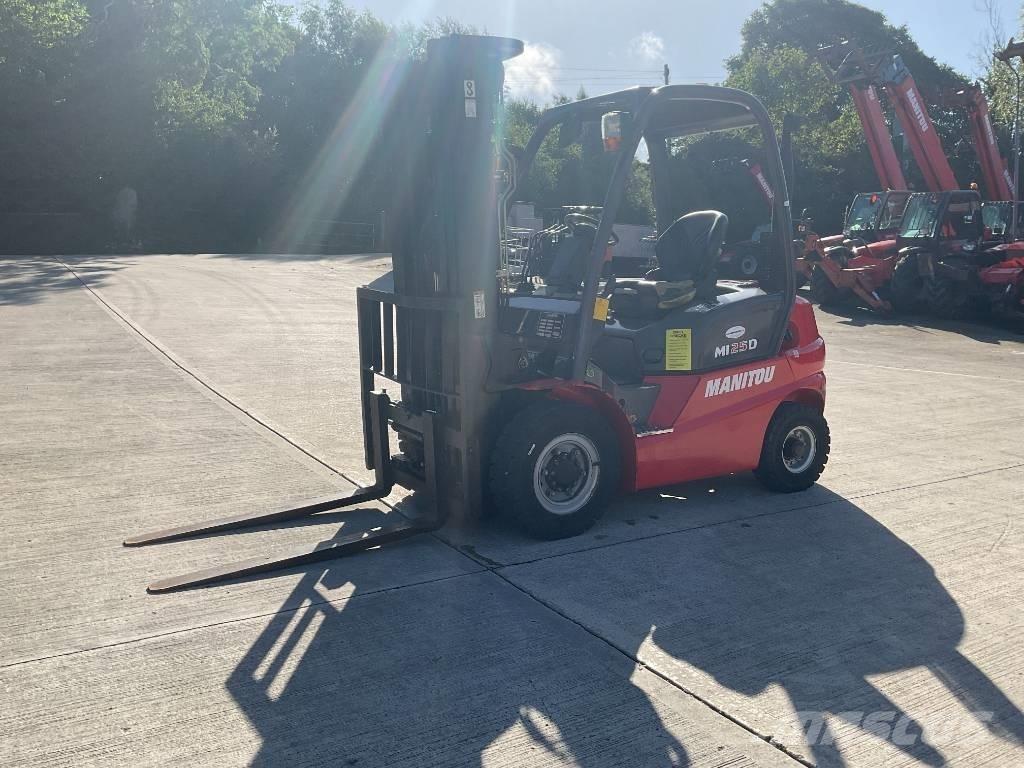 Manitou MI 25 G Телескопични товарачи