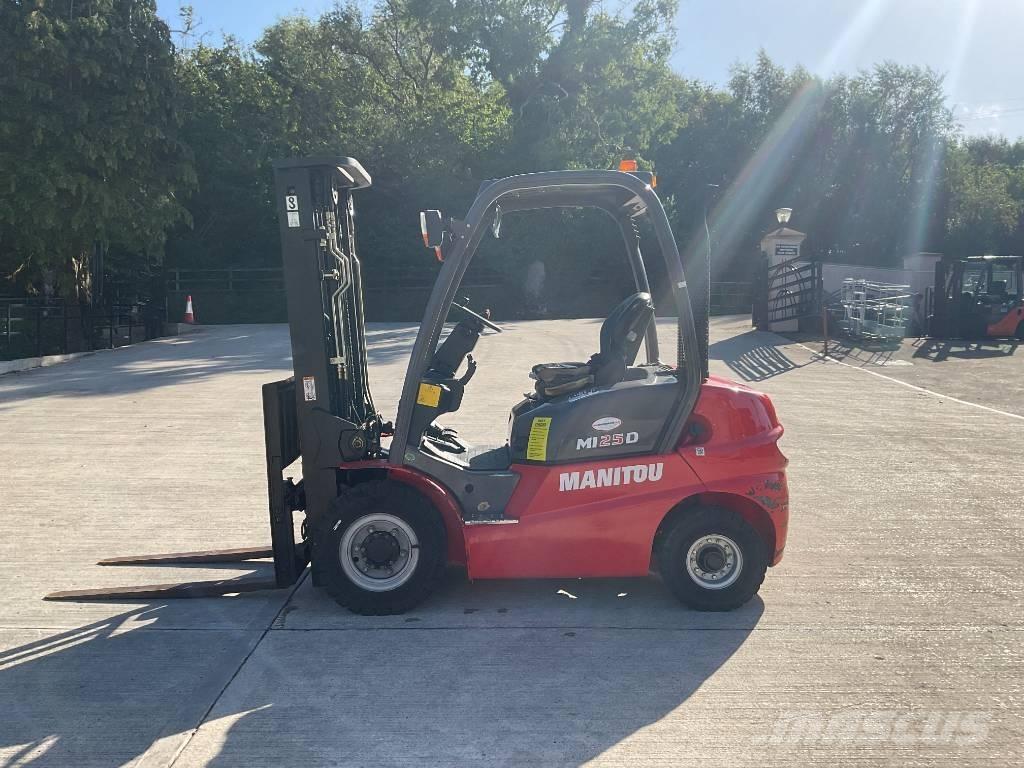 Manitou MI 25 G Телескопични товарачи