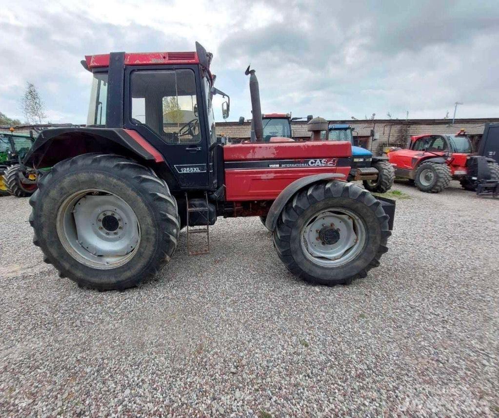 Case IH 1255 XL Трактори