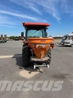 Kubota L2-452 Компактни трактори