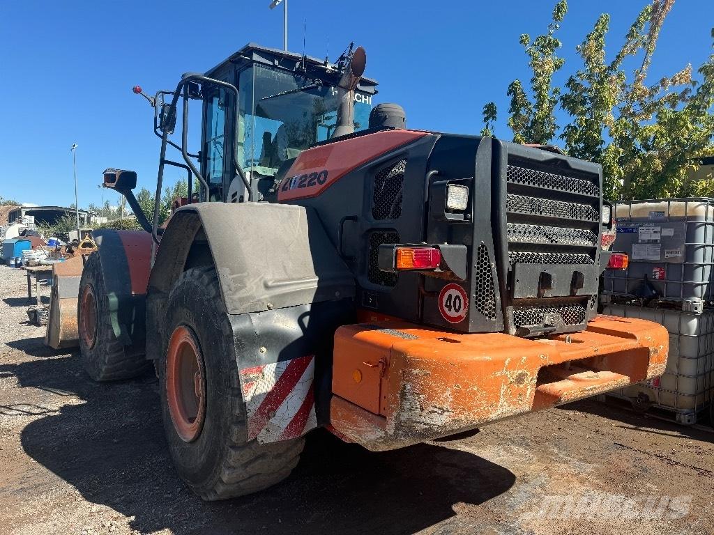 Hitachi ZW 220-3 Колесни товарачи