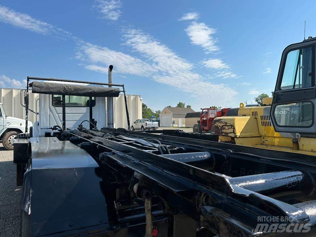 Mack GRANITE CV713 Разглобяеми надстойки