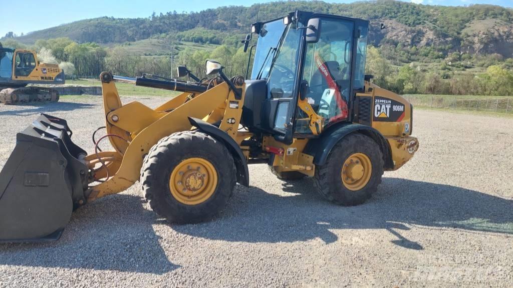 CAT 906 Колесни товарачи