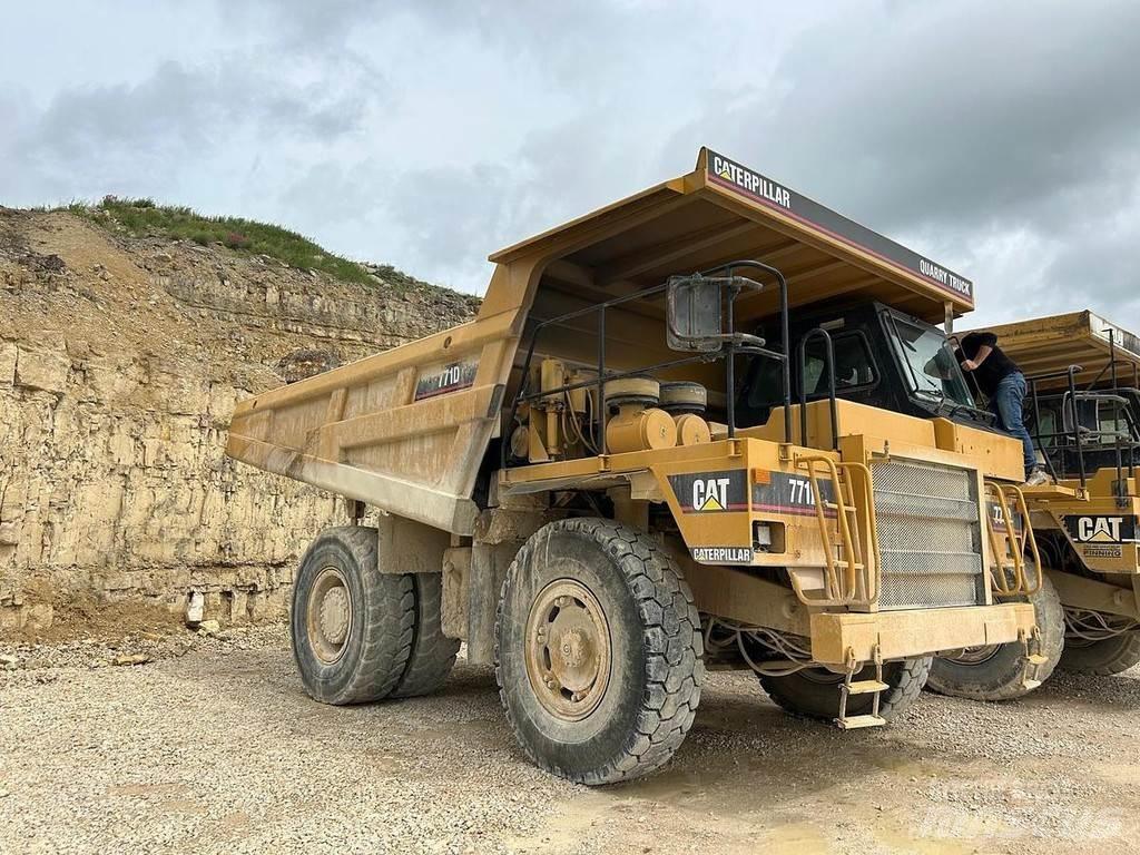 CAT 771D Странични самосвали