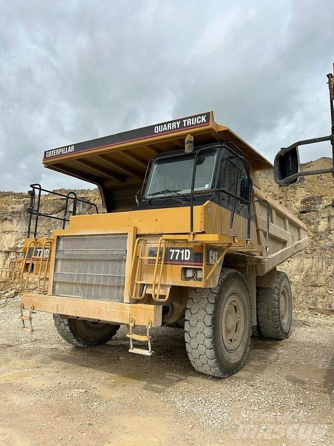 CAT 771D Странични самосвали