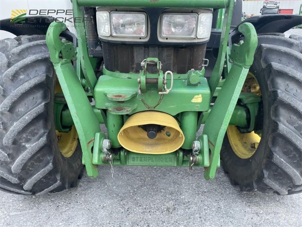 John Deere 5820 Трактори