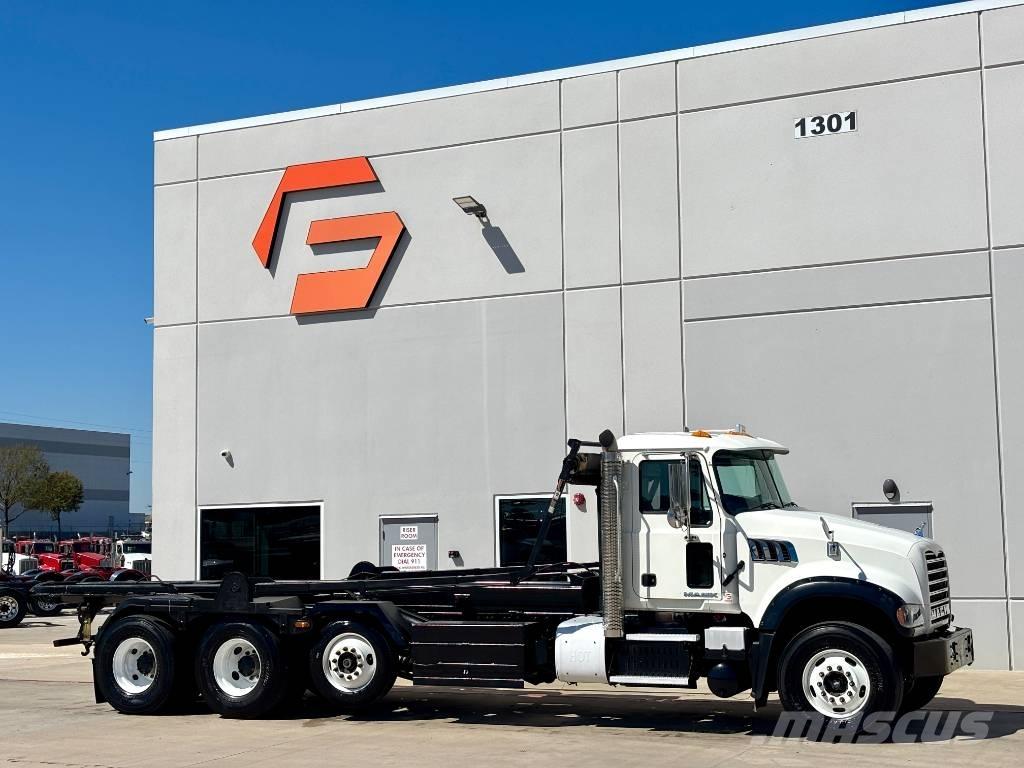 Mack CV 713 Влекачи