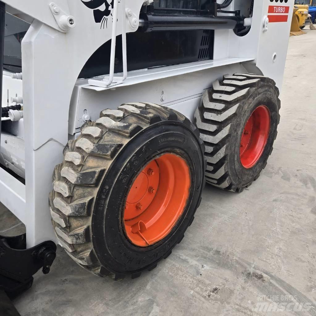 Bobcat S 300 Мини товарачи
