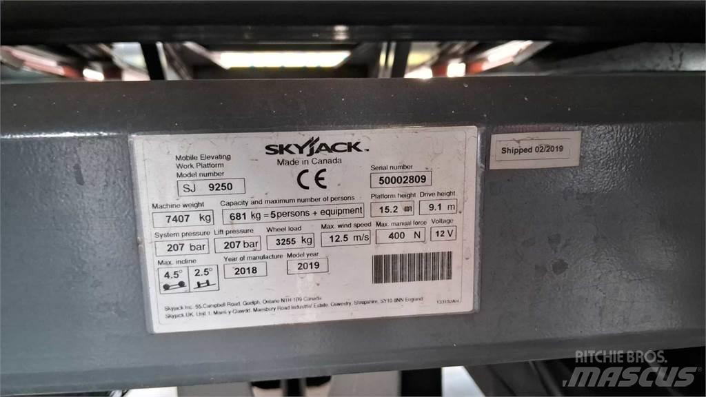 SkyJack 9250RT Ножични работни платформи