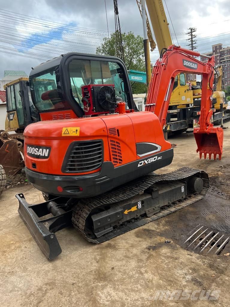 Doosan DX60 Верижен екскаватор
