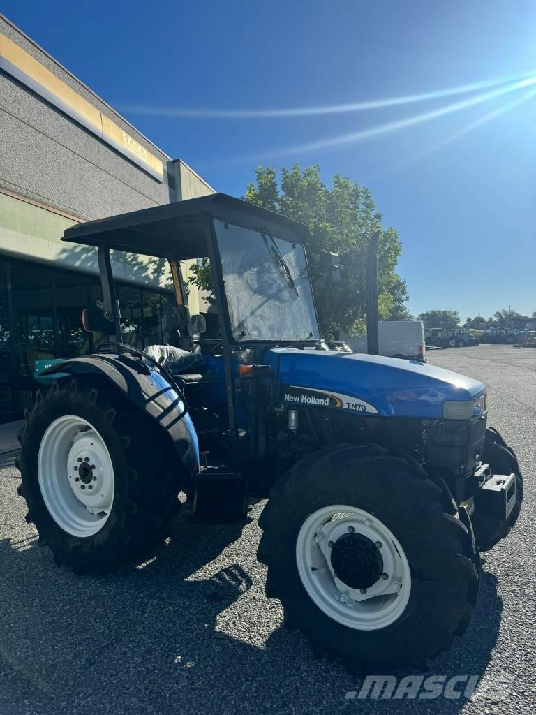 New Holland TN 70 Трактори