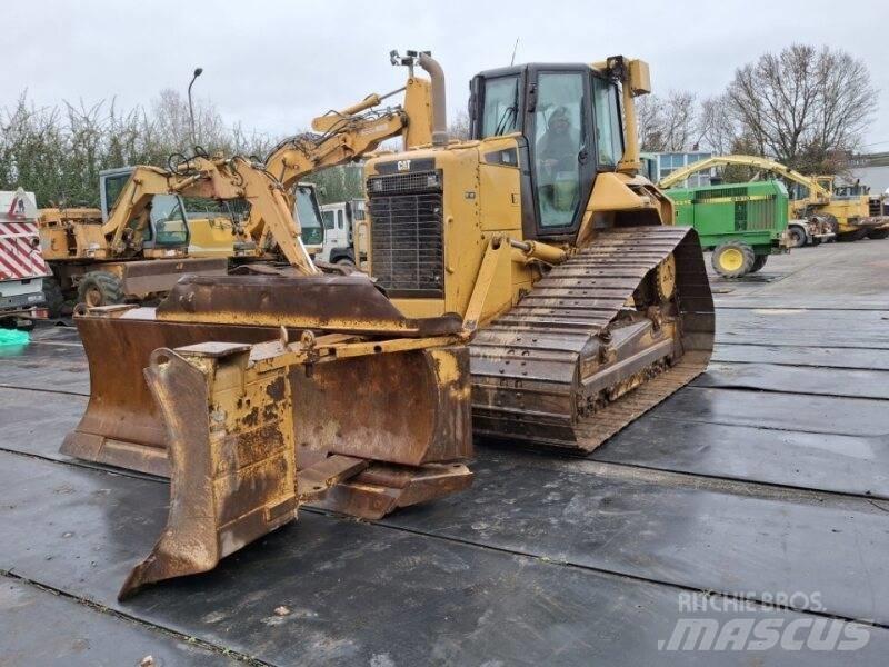 CAT D6N Верижни булдозери
