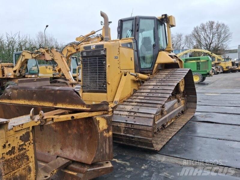 CAT D6N Верижни булдозери
