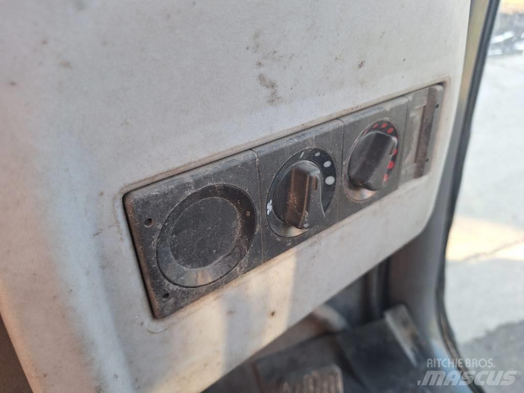 Hitachi ZW 75 Колесни товарачи