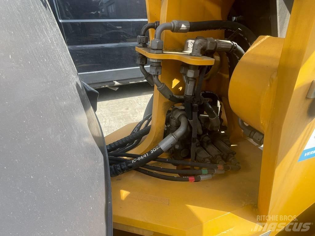 Mecalac AX 700 Колесни товарачи