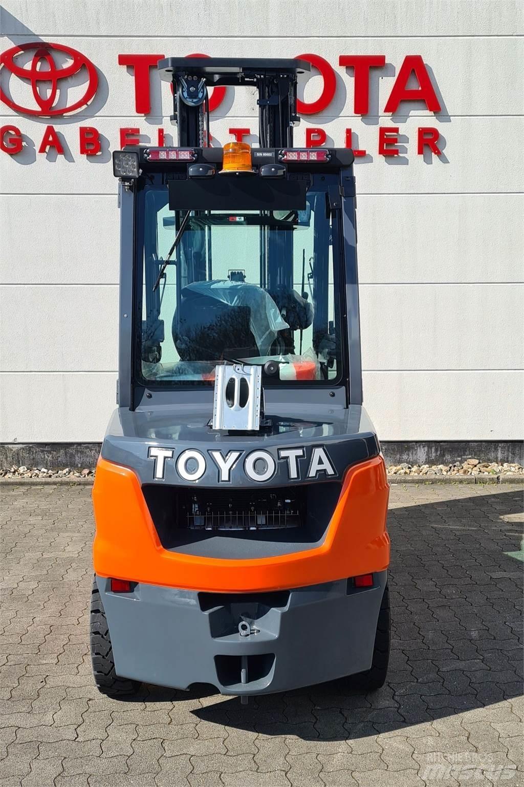 Toyota 52-8FDJF35 Дизелови камиони