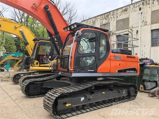 Doosan DX 300 LC Верижен екскаватор