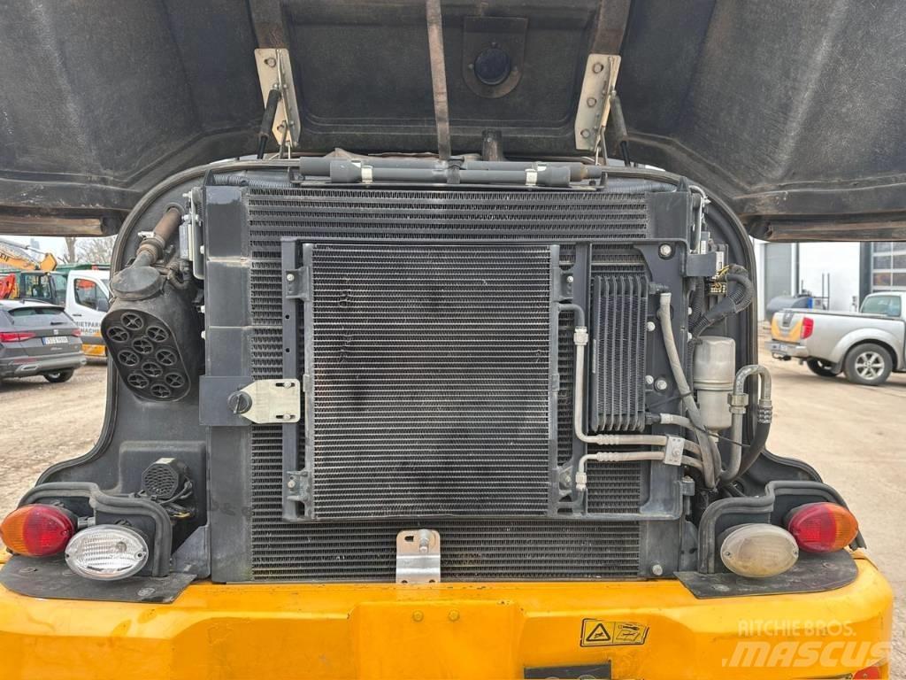 JCB TM 320 S Телескопични товарачи