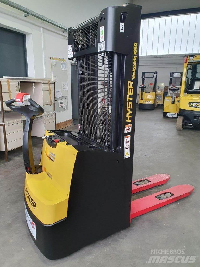 Hyster S 1.4 Колички високоповдигачи с теглич