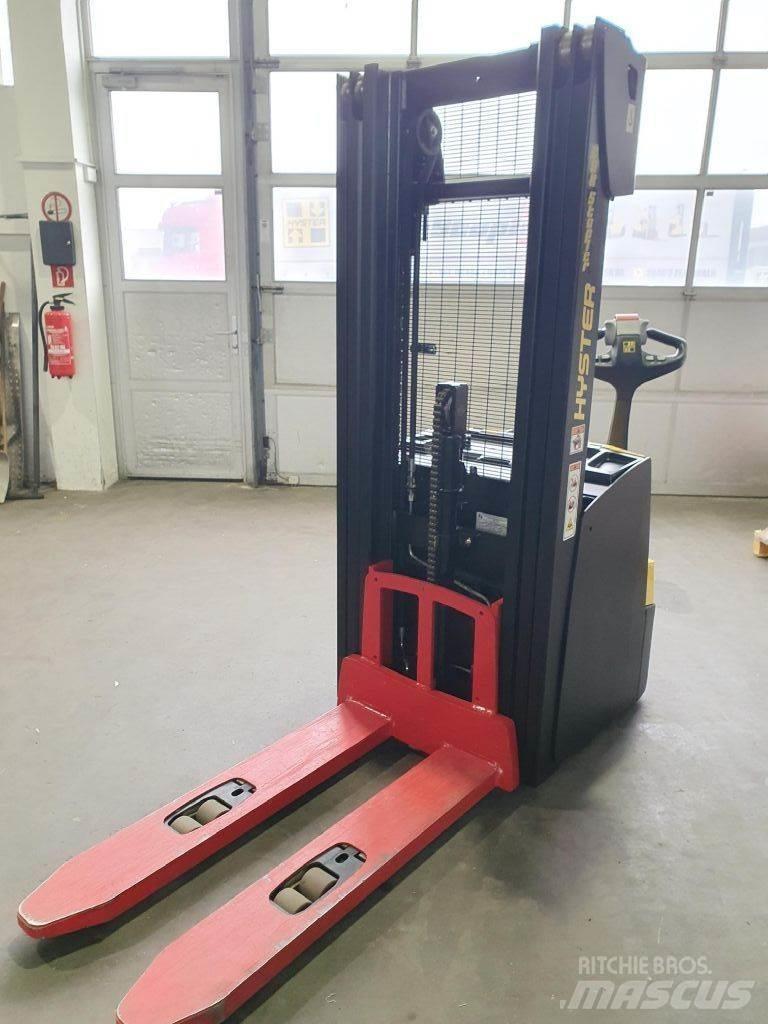Hyster S 1.4 Колички високоповдигачи с теглич