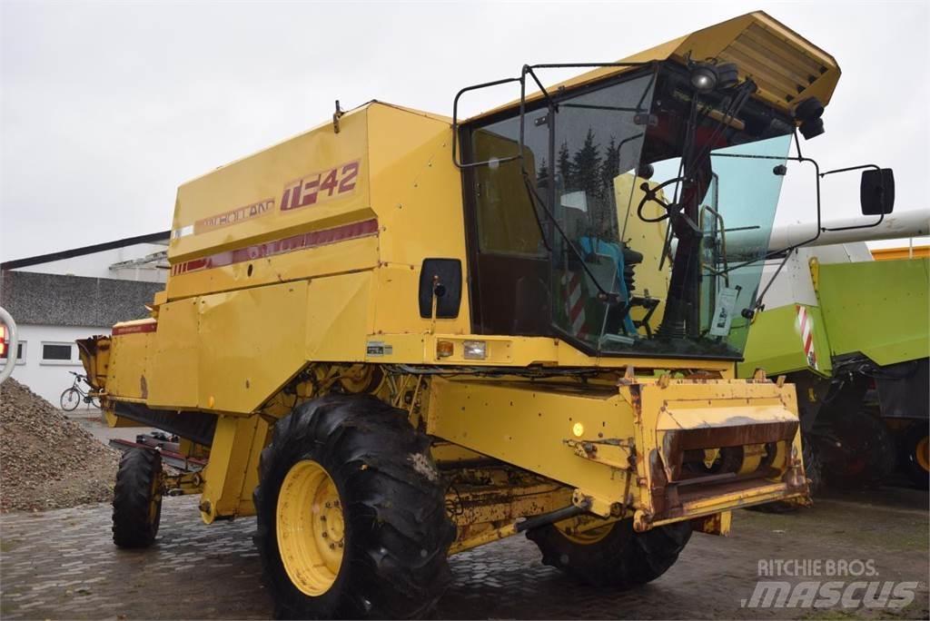 New Holland TF 42 Комбайни