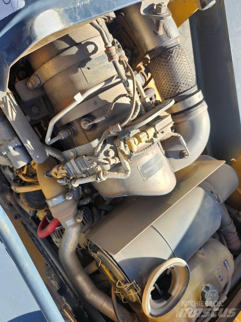 John Deere 310 SK Товарач със заден ексватор