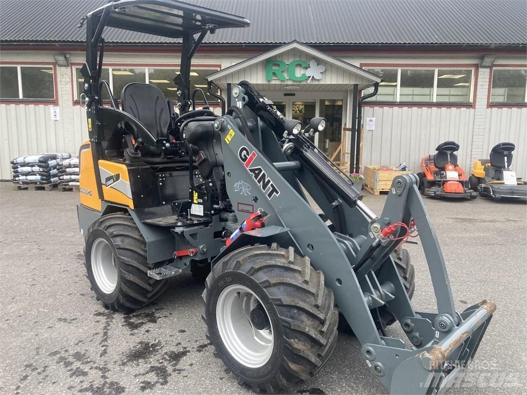 GiANT G2300HD Многофункционални товарачи